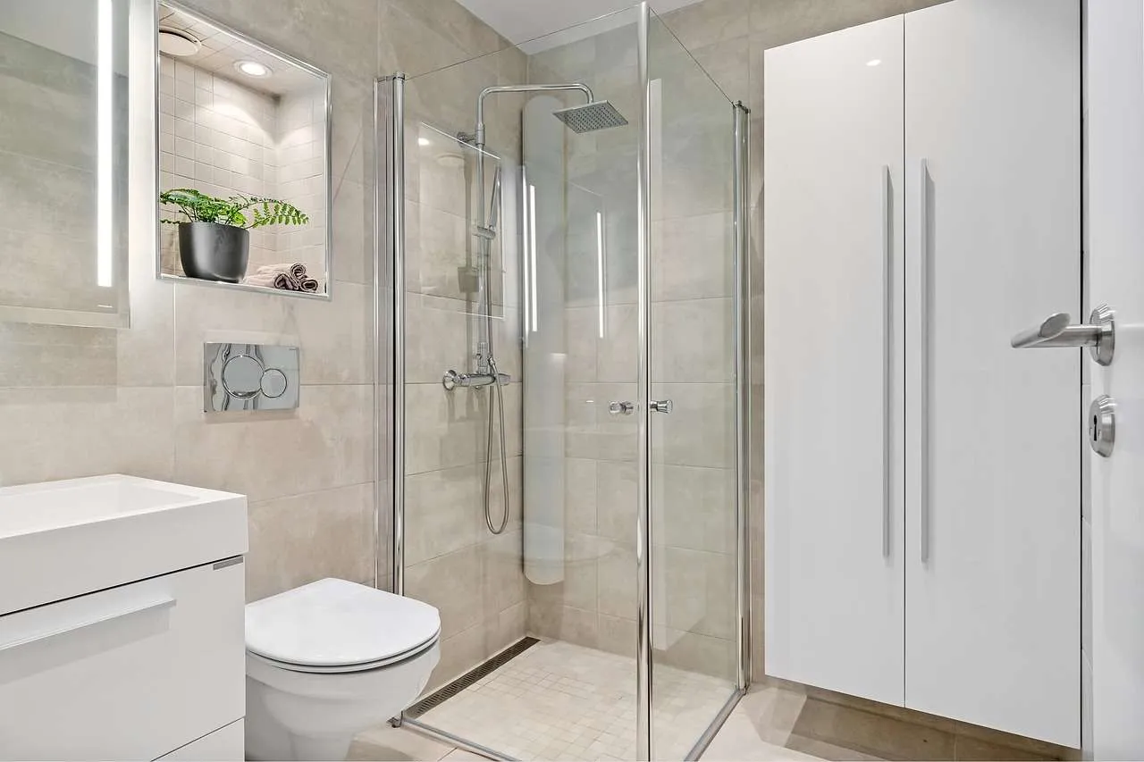 Small Bathroom Ideas: Smart Space Solutions